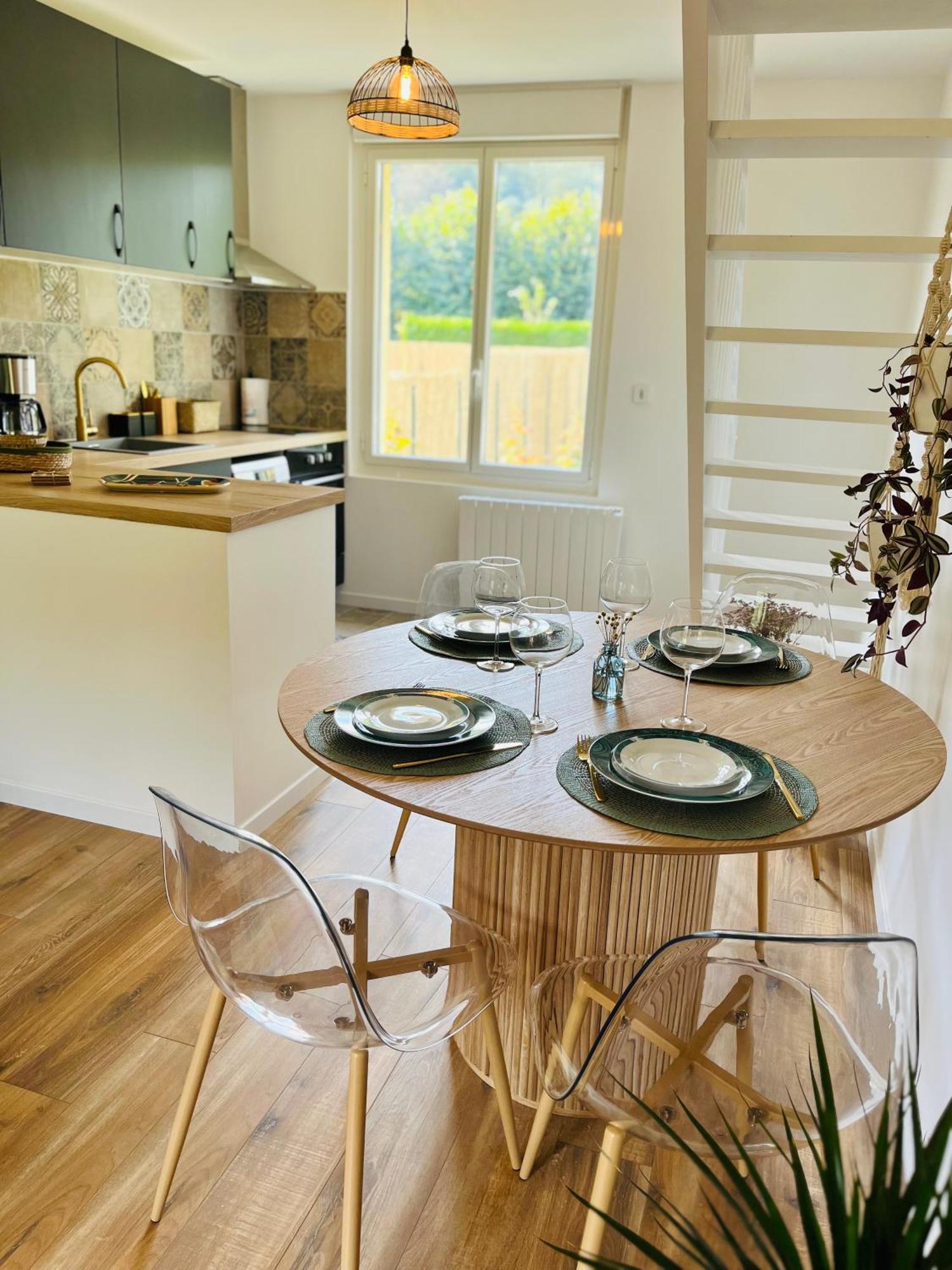 Maison Evasion Voyage Parking Et Jardin By Art De Voyager *